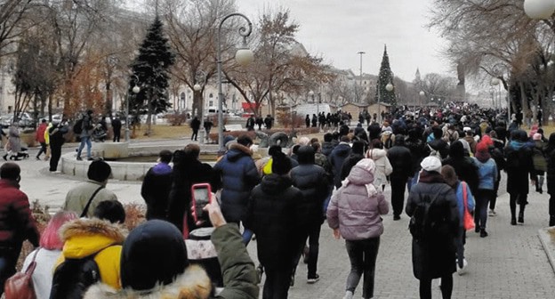 Шествие в поддержку Навального. Астрахань, 23 января 2021 года. Фото Алены Садовской для "Кавказского узла" Шествие в поддержку Навального. Астрахань, 23 января 2021 года. Фото Алены Садовской для "Кавказского узла"