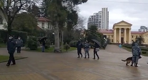 Площадь искусств в Сочи 31.01.21. Кадр видео канала Типичный Адлер l Сочи https://vk.com/wall-92138187_423573 Площадь искусств в Сочи 31.01.21. Кадр видео канала Типичный Адлер l Сочи https://vk.com/wall-92138187_423573