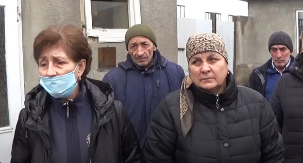Члены семьи Хамида Индреева. Кадр видео "Сделано в КБР" https://www.youtube.com/watch?reload=9&v=Q55WKgd1PE8&feature=youtu.be Члены семьи Хамида Индреева. Кадр видео "Сделано в КБР" https://www.youtube.com/watch?reload=9&v=Q55WKgd1PE8&feature=youtu.be