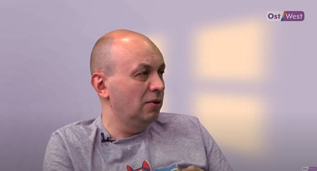 Сергей Смирнов. Фото: скриншот видео "OstWest" https://www.youtube.com/watch?v=UzrJhPtBouI Сергей Смирнов. Фото: скриншот видео "OstWest" https://www.youtube.com/watch?v=UzrJhPtBouI