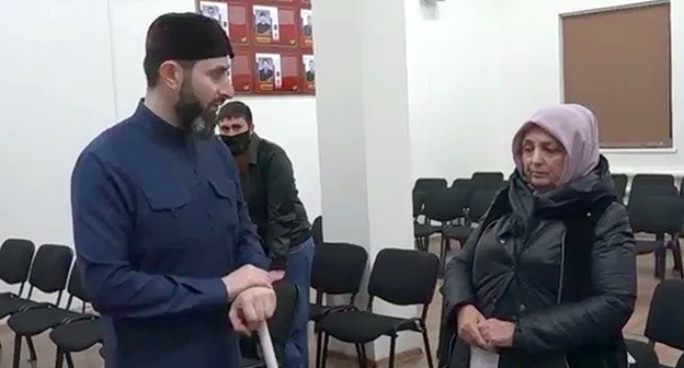 Богослов Адам Эльжуркаев отчитывает уроженку Ингушетии Лиду Аушеву за оказание оккультных услуг. Скриншот сообщения instagram https://www.instagram.com/p/CK14GxdJrdG/ Богослов Адам Эльжуркаев отчитывает уроженку Ингушетии Лиду Аушеву за оказание оккультных услуг. Скриншот сообщения instagram https://www.instagram.com/p/CK14GxdJrdG/