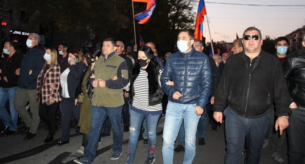 Шествие сторонников отставки Пашиняна, ноябрь 2020. Фото Тиграна Петросяна для "Кавказского узла" Шествие сторонников отставки Пашиняна, ноябрь 2020. Фото Тиграна Петросяна для "Кавказского узла"