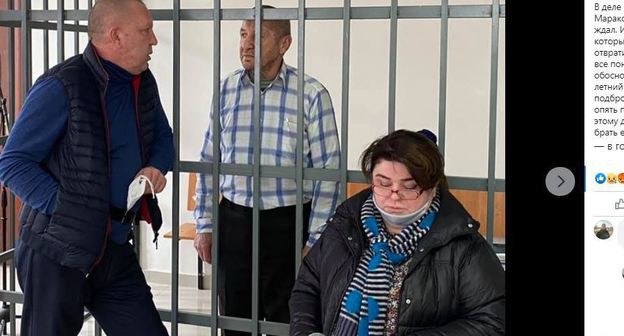 Заседание о продлении срока ареста ставропольскому юристу Сергею Маракову и его адвокаты в Ленинском райсуде Грозного. Скриншот поста на странице Андрея Сабинина в Facebook https://www.facebook.com/photo?fbid=3971759139515270&set=a.511013482256537 Заседание о продлении срока ареста ставропольскому юристу Сергею Маракову и его адвокаты в Ленинском райсуде Грозного. Скриншот поста на странице Андрея Сабинина в Facebook https://www.facebook.com/photo?fbid=3971759139515270&set=a.511013482256537