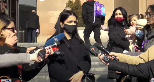 Участники пикета у здания мэрии Еревана. Кадр видео
NEWS AM https://www.youtube.com/watch?v=kKzJ4V4tvDI&feature=youtu.be Участники пикета у здания мэрии Еревана. Кадр видео
NEWS AM https://www.youtube.com/watch?v=kKzJ4V4tvDI&feature=youtu.be