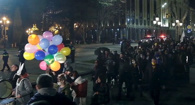 Шествие в Грузии 6 февраля 2021 года. Скриншот с видео https://www.youtube.com/watch?v=xUavinDuDkk Шествие в Грузии 6 февраля 2021 года. Скриншот с видео https://www.youtube.com/watch?v=xUavinDuDkk