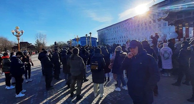 Акция в поддержку Алексея Навального в Элисте 23 января 2021 года. Фото Бадмы Бюрчиева для "Кавказского узла" Акция в поддержку Алексея Навального в Элисте 23 января 2021 года. Фото Бадмы Бюрчиева для "Кавказского узла"