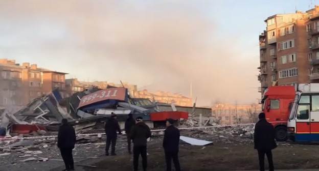 Последствия взрыва газа во владикавказском супермаркете. Кадр видео
Мир 24 https://www.youtube.com/watch?v=uwwLutRER3E&feature=emb_logo Последствия взрыва газа во владикавказском супермаркете. Кадр видео
Мир 24 https://www.youtube.com/watch?v=uwwLutRER3E&feature=emb_logo