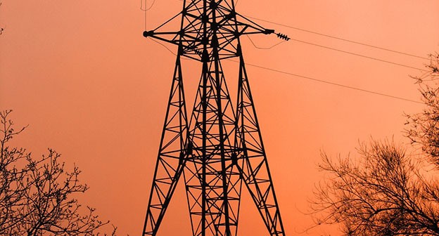 Высоковольтная линия. Фото: Novoklimov https://ru.wikipedia.org/ Высоковольтная линия. Фото: Novoklimov https://ru.wikipedia.org/