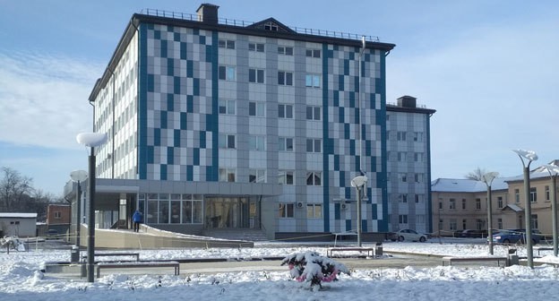 Центральная районная больница Прохладного и Прохладненского района. Фото: ГБУЗ "ЦРБ" г.о. Прохладный и Прохладненского муниципального района http://crbprohladniy.ucoz.ru/ Центральная районная больница Прохладного и Прохладненского района. Фото: ГБУЗ "ЦРБ" г.о. Прохладный и Прохладненского муниципального района http://crbprohladniy.ucoz.ru/