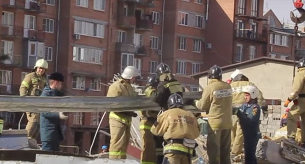 На месте взрыва во Владикавказе. Скриншот видеоролика https://www.youtube.com/watch?v=MhIKSG7OZVs&feature=emb_logo На месте взрыва во Владикавказе. Скриншот видеоролика https://www.youtube.com/watch?v=MhIKSG7OZVs&feature=emb_logo