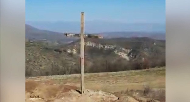 Сюникская область. Скриншот видео https://ru.armeniasputnik.am/society/20210215/26453950/Ombudsmen-Armenii-predstavil-dokazatelstva-strelby-VS-Azerbaydzhana-bliz-Syunika.html Сюникская область. Скриншот видео https://ru.armeniasputnik.am/society/20210215/26453950/Ombudsmen-Armenii-predstavil-dokazatelstva-strelby-VS-Azerbaydzhana-bliz-Syunika.html