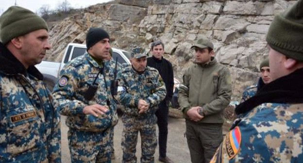 Передача останков погибшего армянской стороне. Фото: Государственная служба по чрезвычайным ситуациям Нагорного Карабаха. http://www.rs-nkr.am/content.php?contid=2708&fbclid=IwAR1J7DThgb59iaes7XhuGU0bF0i01IeCZpSZ2peS0cqPn765Hj7YNM9aTYc Передача останков погибшего армянской стороне. Фото: Государственная служба по чрезвычайным ситуациям Нагорного Карабаха. http://www.rs-nkr.am/content.php?contid=2708&fbclid=IwAR1J7DThgb59iaes7XhuGU0bF0i01IeCZpSZ2peS0cqPn765Hj7YNM9aTYc