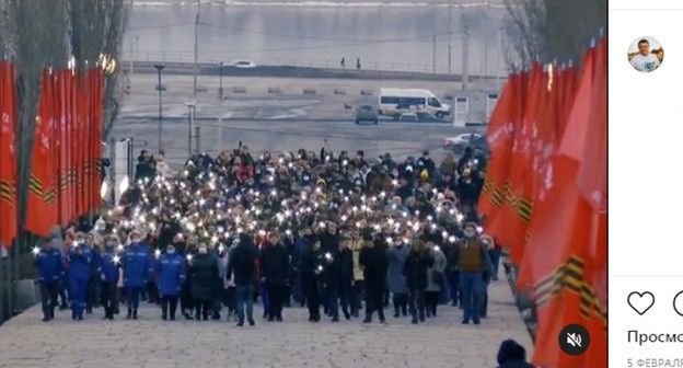 Флешмоб на Мамаевом Кургане. Скриншот видео https://www.instagram.com/p/CK6NtnTpczA/ Флешмоб на Мамаевом Кургане. Скриншот видео https://www.instagram.com/p/CK6NtnTpczA/