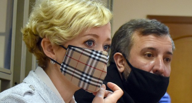 Анастасия Шевченко с адвокатом в зале суда. Фото Константина Волгина для "Кавказского узла"
Анастасия Шевченко с адвокатом в зале суда. Фото Константина Волгина для "Кавказского узла"
