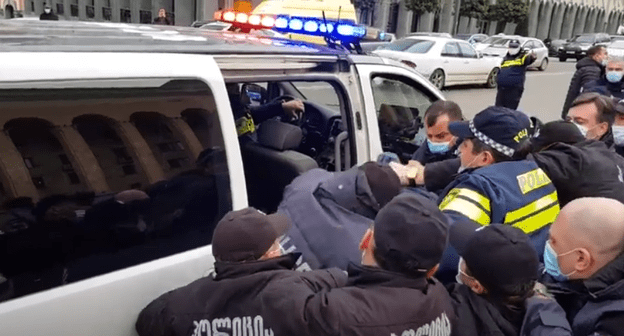 Акция протеста в Тбилиси 21 февраля. Скриншот кадра видео с youtube-канала "Спутник-Грузия". https://www.youtube.com/watch?v=i-8BAKmi-BY Акция протеста в Тбилиси 21 февраля. Скриншот кадра видео с youtube-канала "Спутник-Грузия". https://www.youtube.com/watch?v=i-8BAKmi-BY