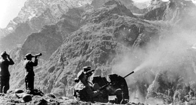 Огонь немецкой зенитной артиллерии. Сентябрь 1942 года, Северный Кавказ. Фото: Bundesarchiv, Bild 146-1970-033-04 / CC-BY-SA https://ru.wikipedia.org Огонь немецкой зенитной артиллерии. Сентябрь 1942 года, Северный Кавказ. Фото: Bundesarchiv, Bild 146-1970-033-04 / CC-BY-SA https://ru.wikipedia.org