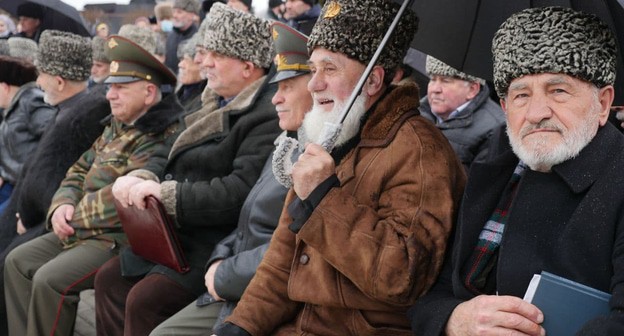 Участники Мероприятия по случаю годовщины депортации вайнахов 23.02.2021. Фото Умара Йовлоя для "Кавказского узла" Участники Мероприятия по случаю годовщины депортации вайнахов 23.02.2021. Фото Умара Йовлоя для "Кавказского узла"