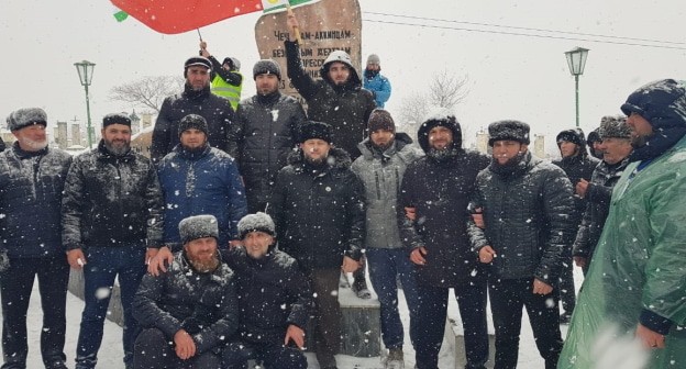 Участники траурного митинга в Новолакском районе. Фото: С. Касимов. Участники траурного митинга в Новолакском районе. Фото: С. Касимов.