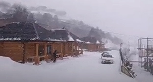 Снегопад над туристическим комплексом "Казеной-Ам". Кадр видео БЛОГ ГОРЦА https://www.youtube.com/watch?v=IuQmTwRGlLw&feature=emb_logo Снегопад над туристическим комплексом "Казеной-Ам". Кадр видео БЛОГ ГОРЦА https://www.youtube.com/watch?v=IuQmTwRGlLw&feature=emb_logo