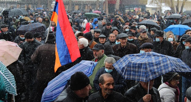 Участники митинга оппозии. Ереван, 20 февраля 2021 г. Фото Армине Мартиросян для "Кавказского узла" Участники митинга оппозии. Ереван, 20 февраля 2021 г. Фото Армине Мартиросян для "Кавказского узла"