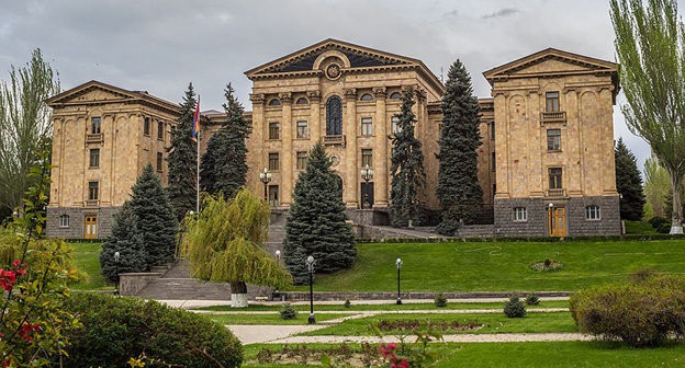 Здание Национального собрания Армении. Фото © Официальный сайт НС Армении
https://ru.armeniasputnik.am/armenia/20170519/7371819/armeniya-parlament-vice-spikery-vybory.html
