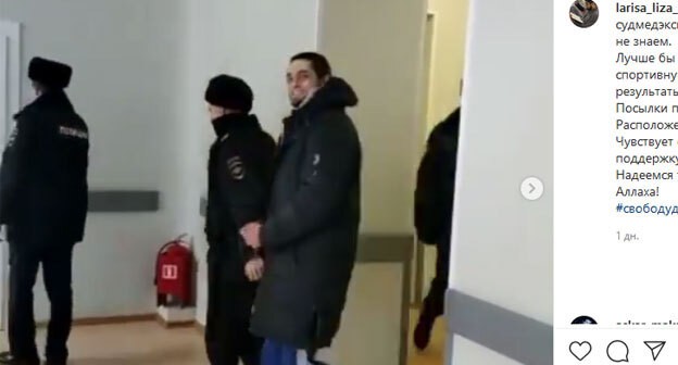 Сайд-Мухаммад Джумаев в здании суда. Скриншот публикации на странице larisa_liza_ в Instagram https://www.instagram.com/p/CLwrSs7lafI/ Сайд-Мухаммад Джумаев в здании суда. Скриншот публикации на странице larisa_liza_ в Instagram https://www.instagram.com/p/CLwrSs7lafI/