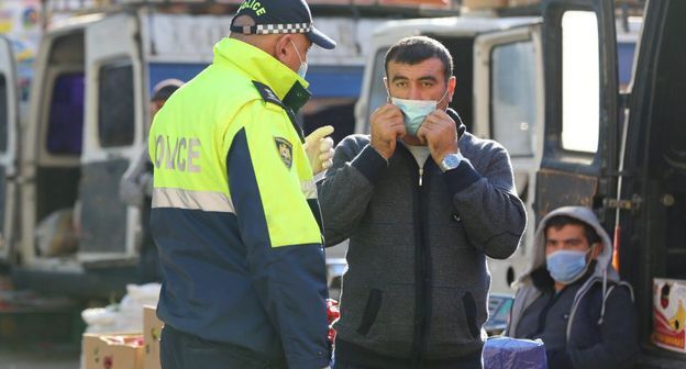 Проверка документов у водителя транспорта. Фото: https://www.facebook.com/policeofgeorgia/photos/1702608756560828 Проверка документов у водителя транспорта. Фото: https://www.facebook.com/policeofgeorgia/photos/1702608756560828
