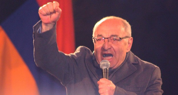 Вазген Манукян во время митинга. Ереван, 4 марта 2021 г. Фото Тиграна Петросяна для "Кавказского узла" Вазген Манукян во время митинга. Ереван, 4 марта 2021 г. Фото Тиграна Петросяна для "Кавказского узла"