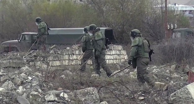 Саперы. Скриншот видео " Новости на Первом Канале" https://www.youtube.com/watch?v=TCB9URVaqeQ Саперы. Скриншот видео " Новости на Первом Канале" https://www.youtube.com/watch?v=TCB9URVaqeQ