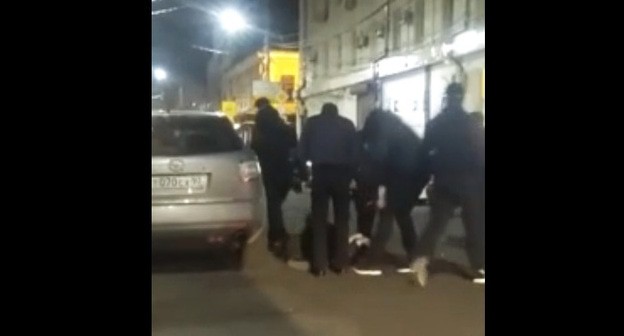 Стоп-кадр видео с избиением танцоров лезгинки в Краснодаре https://vk.com/atheism?z=video-63683472_456247125%2Fvideos-63683472%2Fpl_-63683472_-2 Стоп-кадр видео с избиением танцоров лезгинки в Краснодаре https://vk.com/atheism?z=video-63683472_456247125%2Fvideos-63683472%2Fpl_-63683472_-2