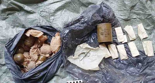 Обнаруженные в заброшенном доме в Волгограде гранаты. Фото: УФСБ по Волгоградской области Обнаруженные в заброшенном доме в Волгограде гранаты. Фото: УФСБ по Волгоградской области