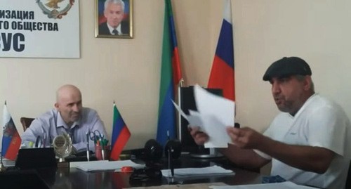Ветеран боевых действий Шамиль Сулайбанов (справа). Стоп-кадр видео "Отчаянное обращение потерпевшего инвалида, ветерана боевых действий", https://youtu.be/3hG4DOhnfAA Ветеран боевых действий Шамиль Сулайбанов (справа). Стоп-кадр видео "Отчаянное обращение потерпевшего инвалида, ветерана боевых действий", https://youtu.be/3hG4DOhnfAA