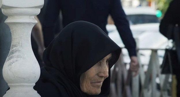 Женщина. Кадр видео https://www.youtube.com/watch?v=4XhEznHOAPM Женщина. Кадр видео https://www.youtube.com/watch?v=4XhEznHOAPM