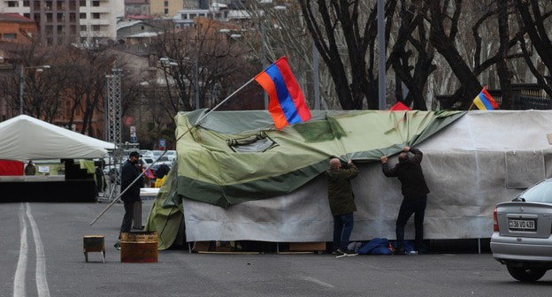 Палатка участников акции. Ереван, 12 марта 2021 г. Фото Тиграна Петросяна для "Кавказского узла" Палатка участников акции. Ереван, 12 марта 2021 г. Фото Тиграна Петросяна для "Кавказского узла"