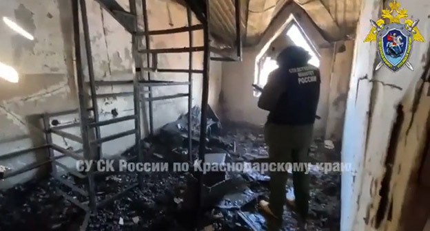 Последствия пожара в многоэтажном доме в Анапе. 12 марта 2021 г. Скриншот видео Следственного комитета России по Краснодарскому краю https://www.youtube.com/watch?v=hxEYJEoqoCc&t=1s Последствия пожара в многоэтажном доме в Анапе. 12 марта 2021 г. Скриншот видео Следственного комитета России по Краснодарскому краю https://www.youtube.com/watch?v=hxEYJEoqoCc&t=1s