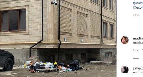 Стихийная свалка около многоэтажки в Нальчике. Скриншот https://www.instagram.com/p/CM15QvShK5V/ Стихийная свалка около многоэтажки в Нальчике. Скриншот https://www.instagram.com/p/CM15QvShK5V/