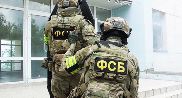 Сотрудники ФСБ. Фото: скриншот со страницы Центра специального назначения ФСБ России https://www.facebook.com/FsbCsn Сотрудники ФСБ. Фото: скриншот со страницы Центра специального назначения ФСБ России https://www.facebook.com/FsbCsn