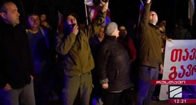 Акция протеста сторонников Ники Мелии в Рустави. Стоп-кадр видео со страницы https://www.rustavi2.ge/ka/news/194209. Акция протеста сторонников Ники Мелии в Рустави. Стоп-кадр видео со страницы https://www.rustavi2.ge/ka/news/194209.