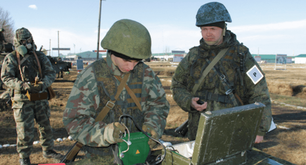 Военнослужащие подразделения радиационной, химической и биологической защиты ЮВО. Фото пресс-службы Минобороны России. https://structure.mil.ru/structure/okruga/south/news/more.htm?id=12351238@egNews Военнослужащие подразделения радиационной, химической и биологической защиты ЮВО. Фото пресс-службы Минобороны России. https://structure.mil.ru/structure/okruga/south/news/more.htm?id=12351238@egNews