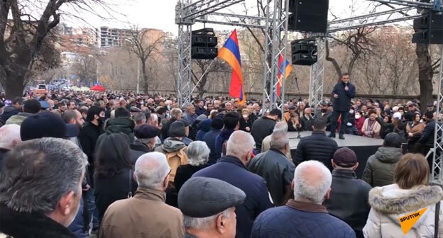 Участники митинга сторонников оппозиции в Ереване. 28 марта 2021 года. Кадр видео "Sputnik Армения" https://www.youtube.com/watch?v=T7V4hveiJI4 Участники митинга сторонников оппозиции в Ереване. 28 марта 2021 года. Кадр видео "Sputnik Армения" https://www.youtube.com/watch?v=T7V4hveiJI4
