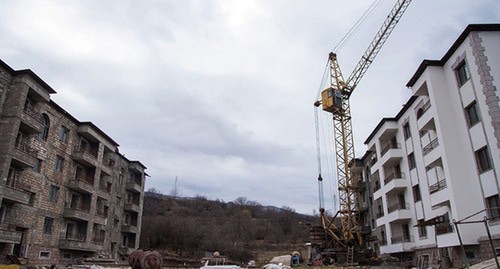Строительство многоэтажного дома в селе Красный Базар. Photo : David Ghahramanyan / Ministry of Territorial Administration and Development of Artsakh
Строительство многоэтажного дома в селе Красный Базар. Photo : David Ghahramanyan / Ministry of Territorial Administration and Development of Artsakh