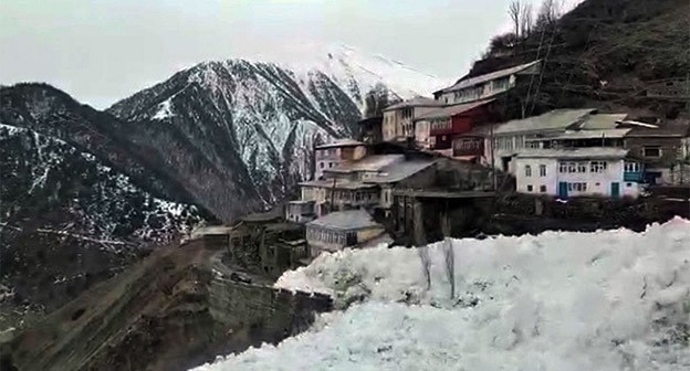 Сход лавины в селе Цахур Рутульского района в Дагестане. Фото: официальный сайт Министерства транспорта и дорожного хозяйства Республики Дагестан/mintransdag.ru Сход лавины в селе Цахур Рутульского района в Дагестане. Фото: официальный сайт Министерства транспорта и дорожного хозяйства Республики Дагестан/mintransdag.ru