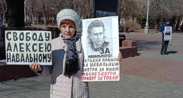 Галина Тихенко в одиночном пикете. Волгоград, 31 марта 2021 г. Фото Вячеслава Ященко для "Кавказского узла" Галина Тихенко в одиночном пикете. Волгоград, 31 марта 2021 г. Фото Вячеслава Ященко для "Кавказского узла"