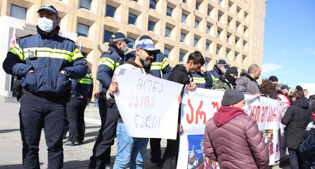Акция протеста, проведенная перед зданием правительства Грузии. Тбилиси, 9 марта 2021 года. Фото Инны Кукуджановой для "Кавказского узла" Акция протеста, проведенная перед зданием правительства Грузии. Тбилиси, 9 марта 2021 года. Фото Инны Кукуджановой для "Кавказского узла"