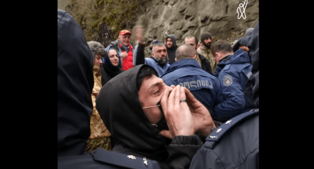 Акция протеста в районе строительства Намахванской ГЭС 3 апреля 2021 года. Стоп-кадр видео https://www.facebook.com/watch/?ref=external&v=176669910940022 Акция протеста в районе строительства Намахванской ГЭС 3 апреля 2021 года. Стоп-кадр видео https://www.facebook.com/watch/?ref=external&v=176669910940022