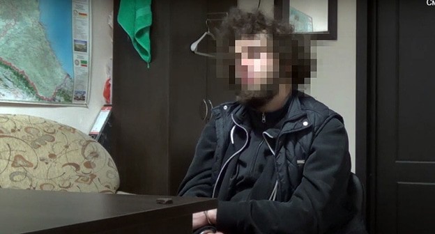 Мужчина, планировавший нападения на силовиков с использованием самодельных гранат. Кадр видео ГТРК 'Ставрополье' ВЕСТИ Ставропольский край https://www.youtube.com/watch?v=QQ1pRl-tF7U&t=43s
Мужчина, планировавший нападения на силовиков с использованием самодельных гранат. Кадр видео ГТРК 'Ставрополье' ВЕСТИ Ставропольский край https://www.youtube.com/watch?v=QQ1pRl-tF7U&t=43s