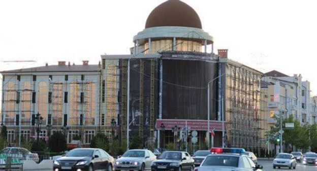 Проспект Кадырова. Вид на здание департамента управления Верховного суда РФ в Чеченской Республике. Грозный. Фото Магомеда Магомедова для "Кавказского узла" Проспект Кадырова. Вид на здание департамента управления Верховного суда РФ в Чеченской Республике. Грозный. Фото Магомеда Магомедова для "Кавказского узла"
