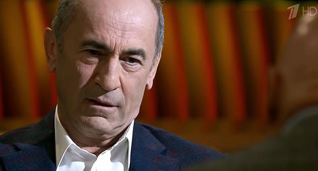 Роберт Кочарян. Скриншот видео "Первый канал"
https://www.youtube.com/watch?v=VmfxRpk0jXI Роберт Кочарян. Скриншот видео "Первый канал"
https://www.youtube.com/watch?v=VmfxRpk0jXI