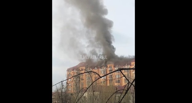 Пожар в многоэтажном доме в Махачкале. 12 апреля 2021 г. Скриншот видео "РИА Дагестан" https://www.youtube.com/watch?v=ZYPRiYHo6Dg Пожар в многоэтажном доме в Махачкале. 12 апреля 2021 г. Скриншот видео "РИА Дагестан" https://www.youtube.com/watch?v=ZYPRiYHo6Dg