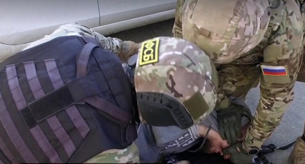 Задержание в Кабардино-Балкарии. Кадр видео Центра общественных связей ФСБ Задержание в Кабардино-Балкарии. Кадр видео Центра общественных связей ФСБ